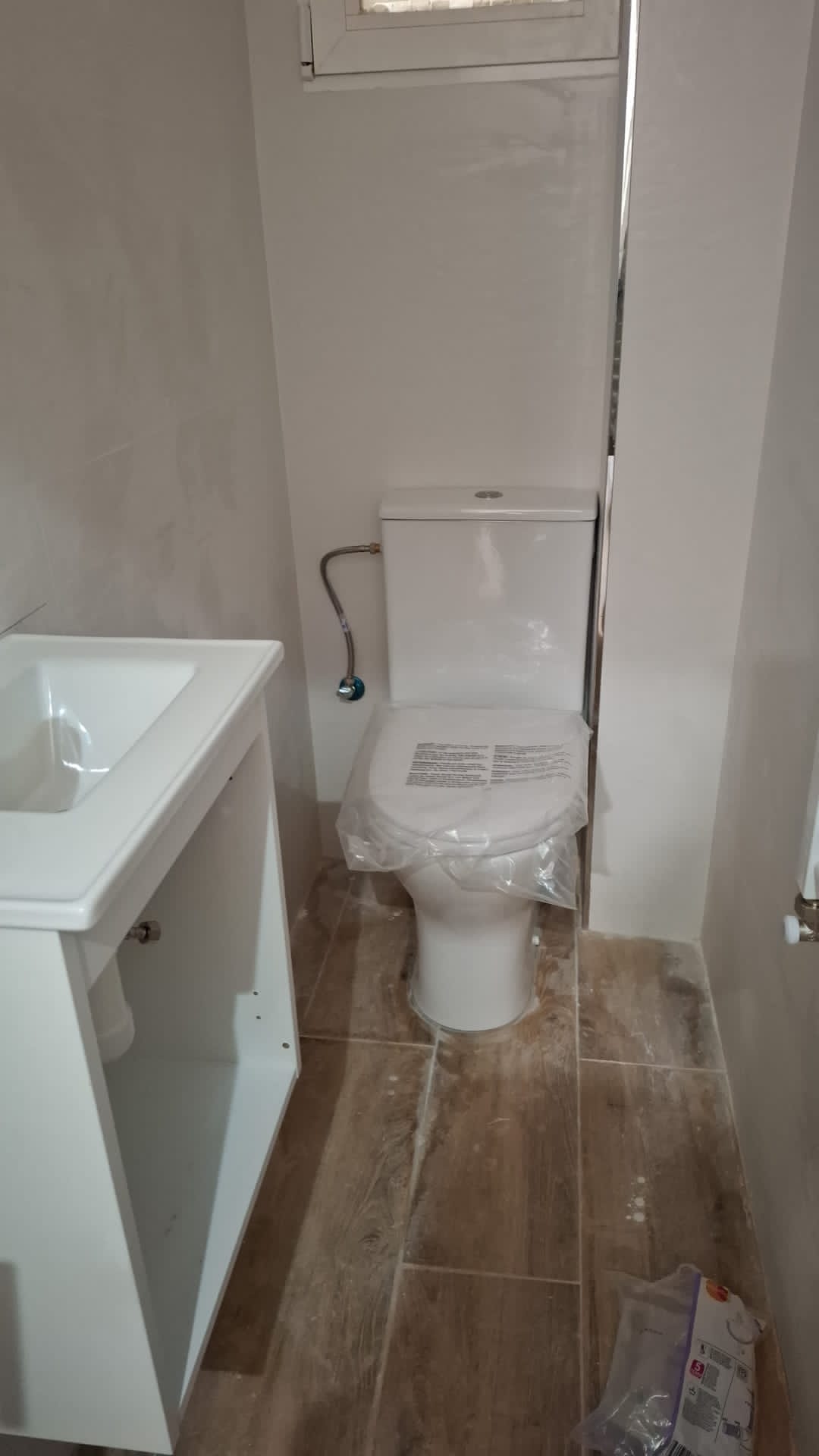 Aseo terminado con suelo tipo madera en Vía Hispanidad, Zaragoza